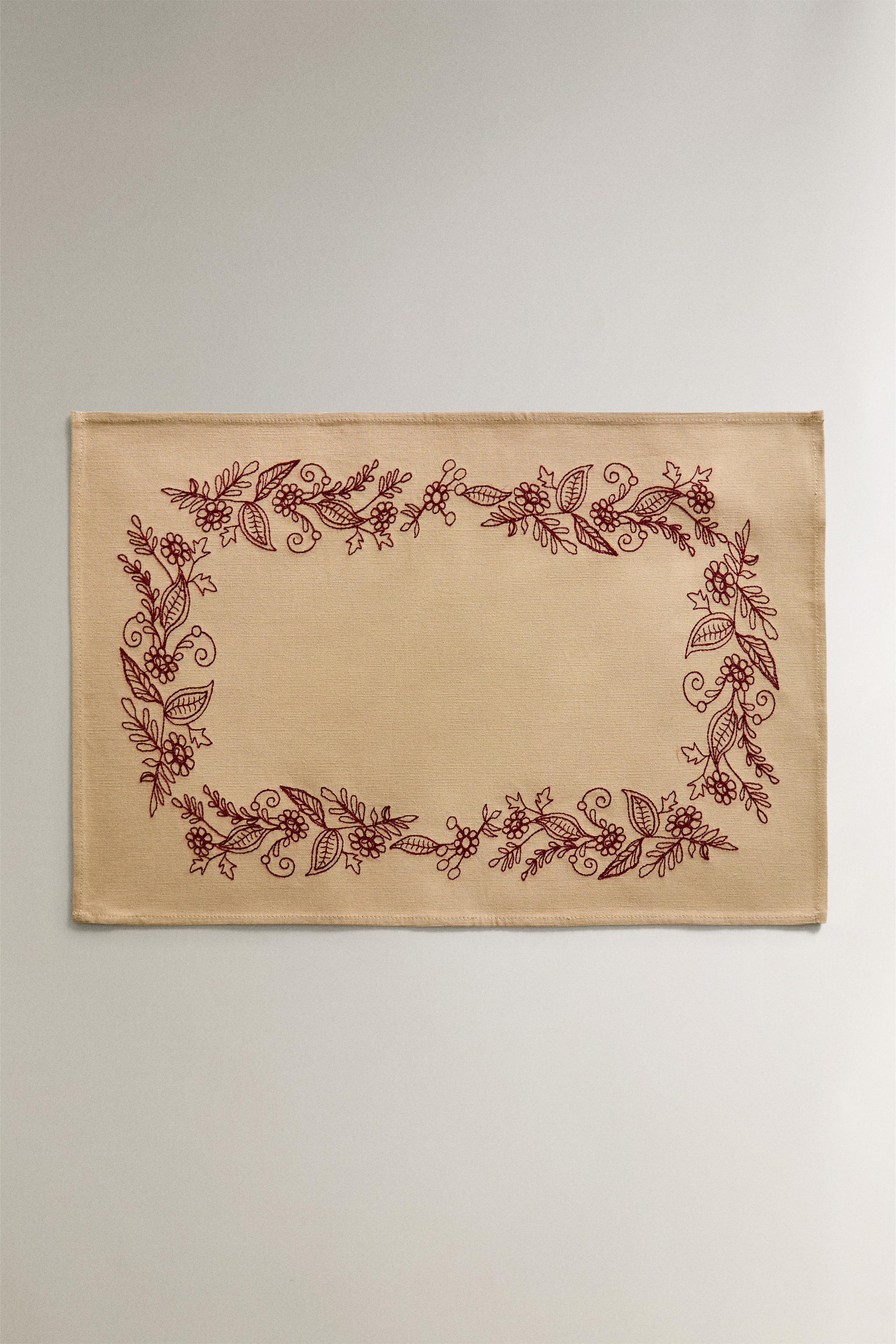 EMBROIDERED CHRISTMAS PLACEMAT WITH BRANCH DESIGN